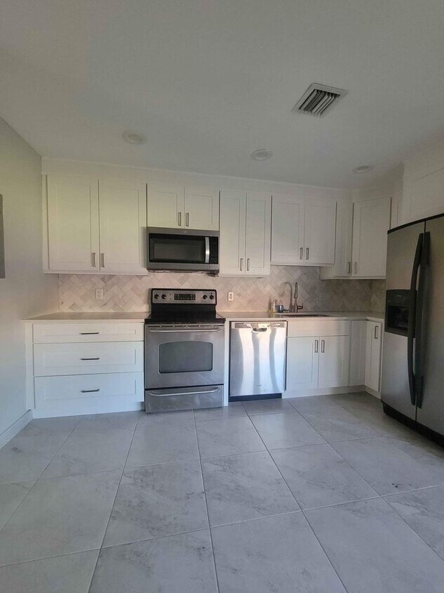 Foto principal - 5921 NE 18th Ave