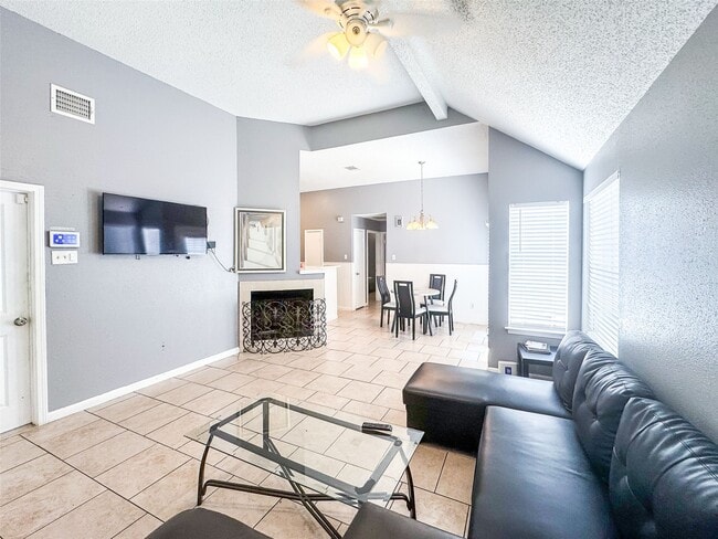 Building Photo - 18579 N Lyford Dr