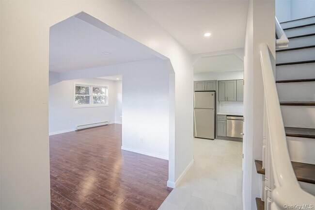 Foto del edificio - 44 Stewart Ave