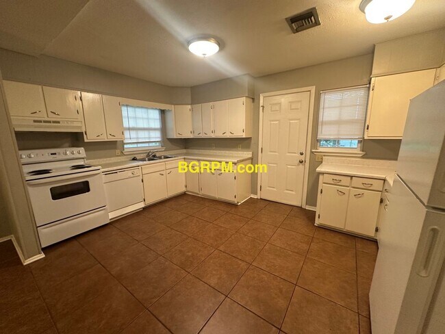 Foto del edificio - 3 BD, 1 1/2 BA, Home in Jacksonville