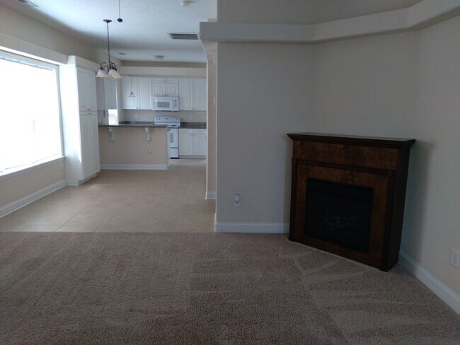 Foto del edificio - 2 Bedroom 2.5 Bath Townhouse with garage a...