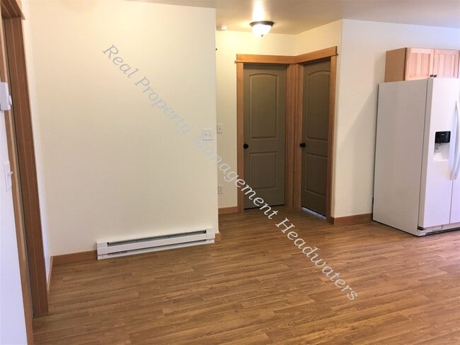 Building Photo - Linden 1502-1504