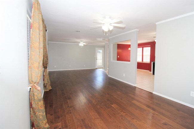 Building Photo - 2403 Magnolia Dr