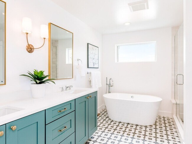 Foto del edificio - Beautiful 4 Bedroom Townhome in Englewood