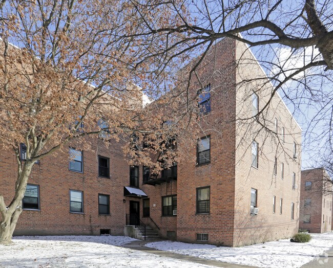 Building Photo - 63--19 Austin St