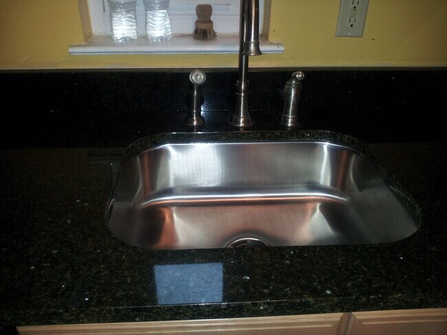 Photo - 904 S Highland St Townhome