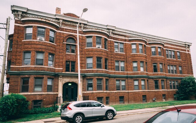 Building Photo - 620 W Forest Ave