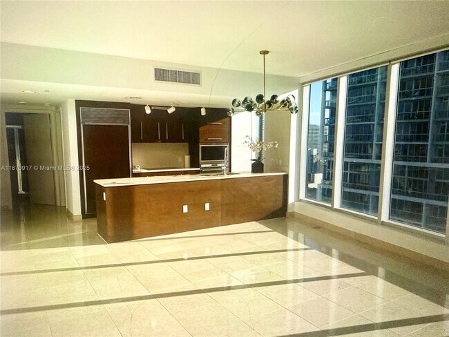Foto del edificio - 475 Brickell Ave