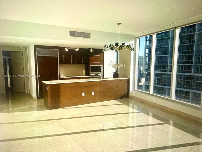 Building Photo - 475 Brickell Ave