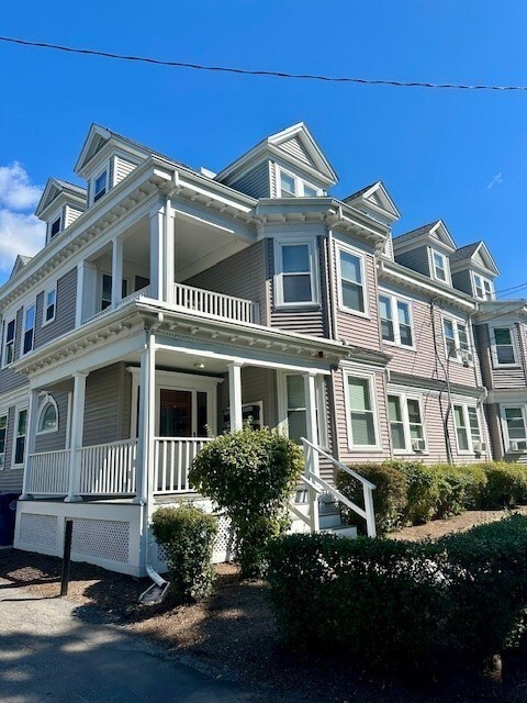 Primary Photo - 307 Cabot St