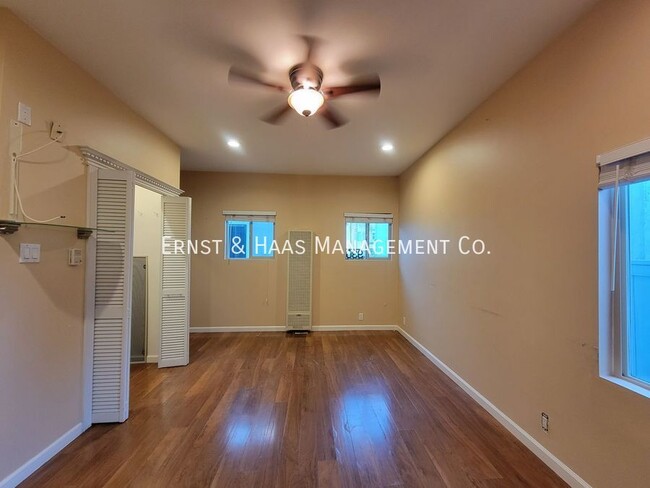 Building Photo - 930 E. Broadway-