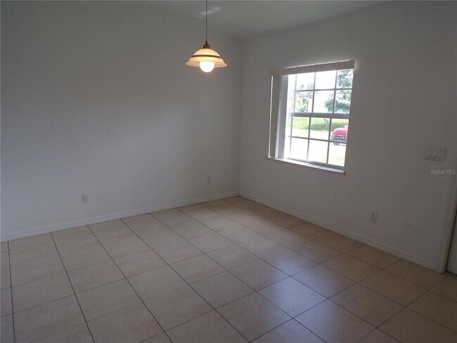 Building Photo - 385 Sunflower St