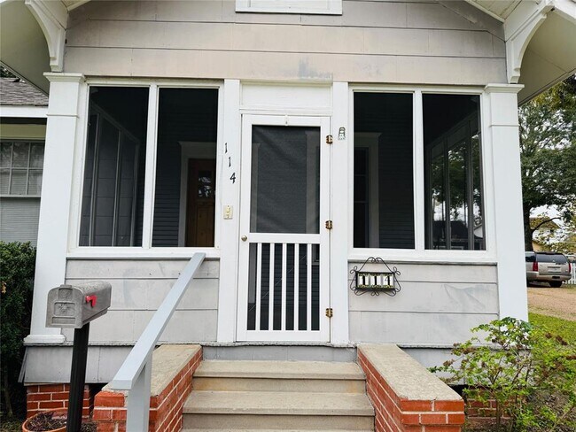 Building Photo - 114 5th St