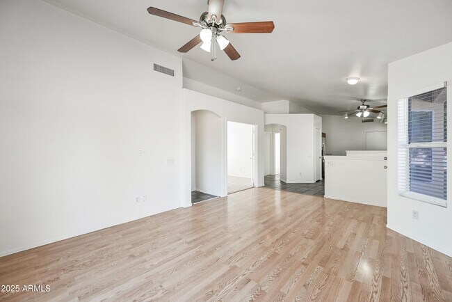 Foto del edificio - 641 E Gail Dr