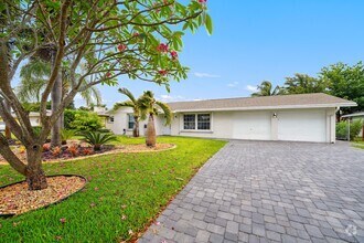 Building Photo - 4091 Lakespur Cir N