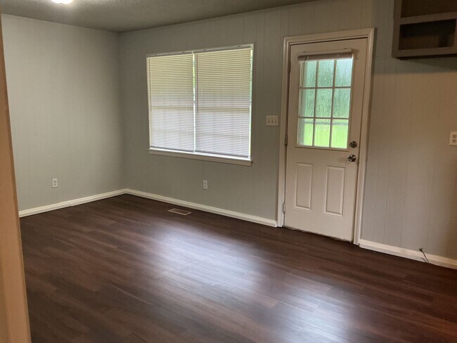 Building Photo - NOW AVAILABLE!  COME SEE ME!! CLAIM ME FIR...