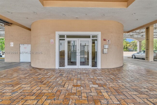 Foto del edificio - 5271 SW 8th St