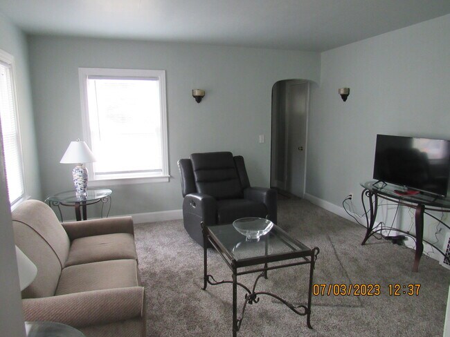 Building Photo - 3722 Oakland Dr