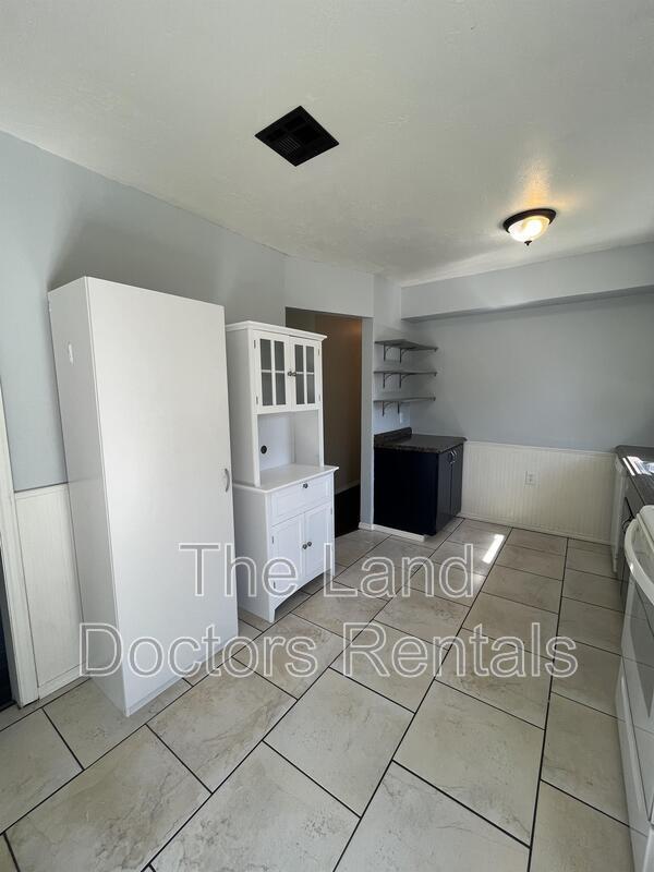 Building Photo - 808 N Wolfe Ln