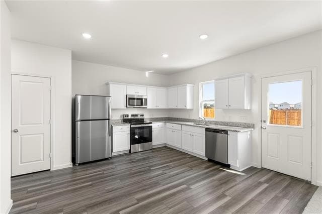 Building Photo - 209 Bradford Dr