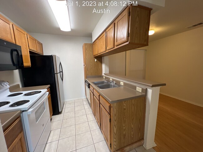 Building Photo - 3115 Helms St