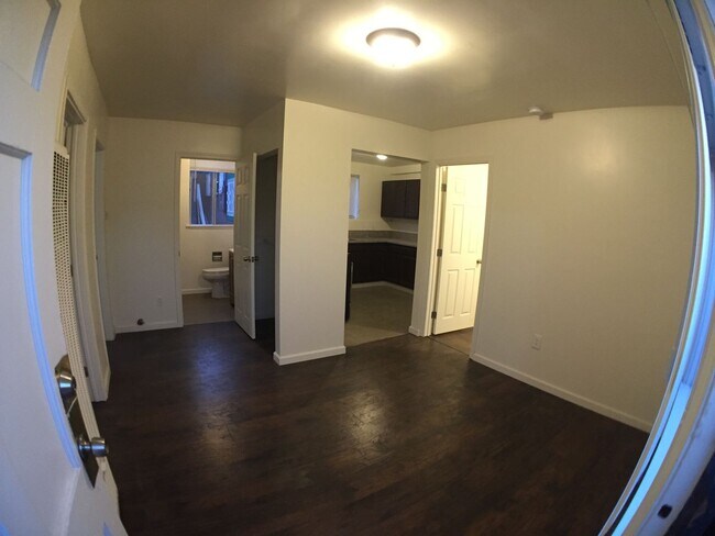 Foto del edificio - 7404 S Western Ave