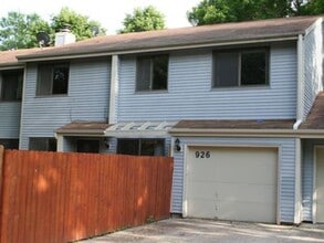 Building Photo - 926 Breezewood Cir