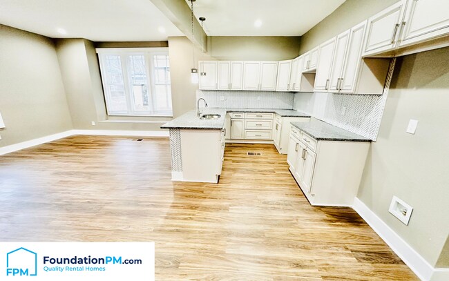 Foto del edificio - 105 N Evergreen St