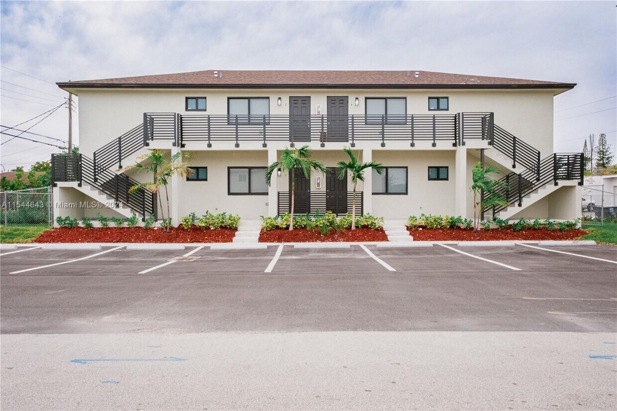 Primary Photo - 1215 SW 39th Ave