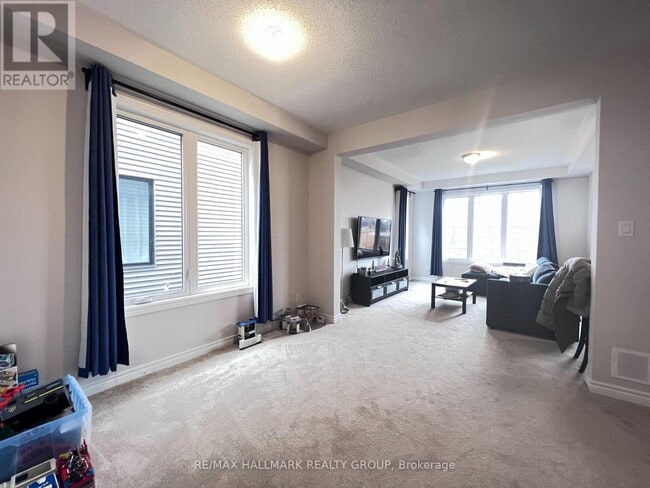 Building Photo - 153 Pictou Cres