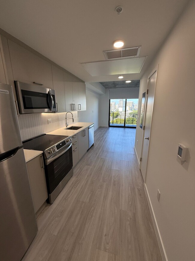 Building Photo - 1930 NW 1st Pl