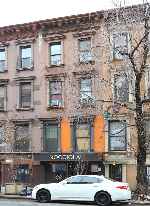 Foto principal - 237 E 116th St