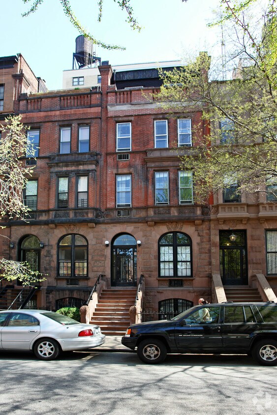 Building Photo - 139 W 85th St