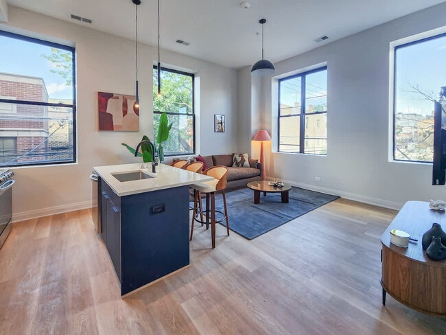 Building Photo - 1934 W North Ave