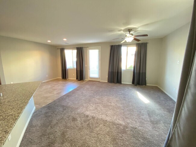 Foto del edificio - MARVELOUS 3 BEDROOM, 2.5 BATHROOM HOME IN ...