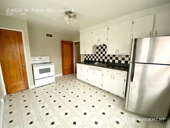 Building Photo - Beautiful Tosa 2BD Upper