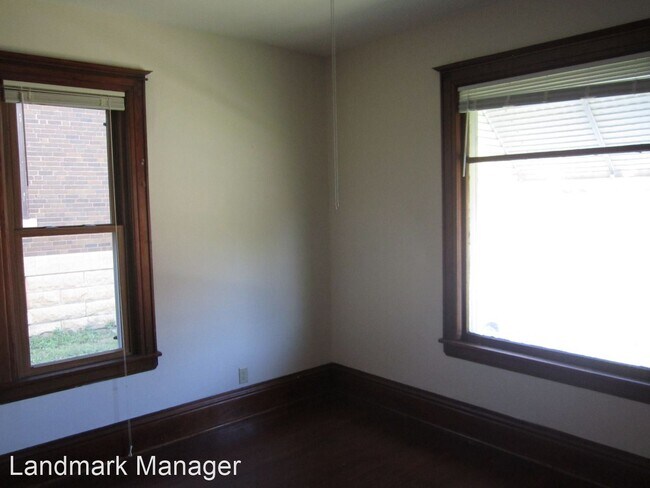 Building Photo - 4 br, 1.5 bath House - 324 E. Mulberry Street