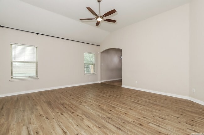 Building Photo - 1330 Plaza Lake Dr