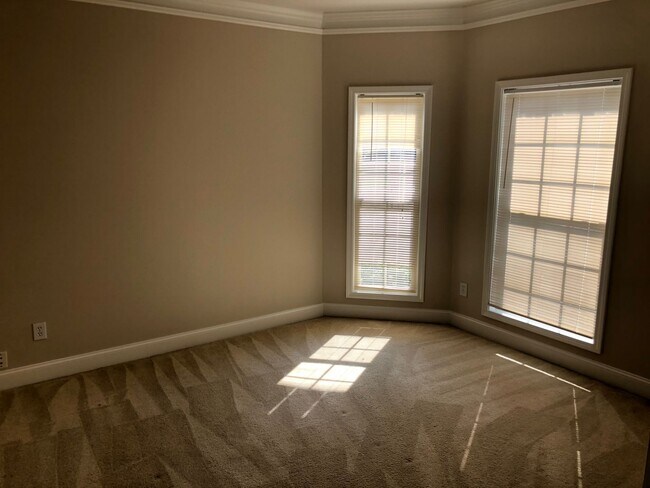 Foto del edificio - Beautiful 5 Bed 4 Bath Home in Heart of Co...