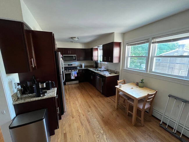 Building Photo - 312 Custer Ave