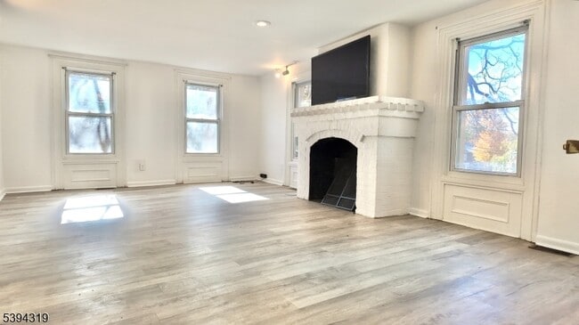 Building Photo - 236 W Mt Pleasant Ave