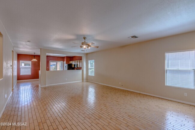 Building Photo - 18 W Calle Sauco