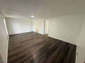 Building Photo - 420 Fairfax Dr