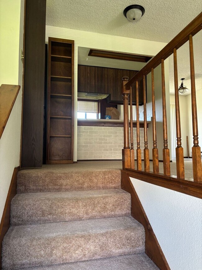 Building Photo - Cute 2 bed 1.5 bath - close to MSU & downtown Bozeman!