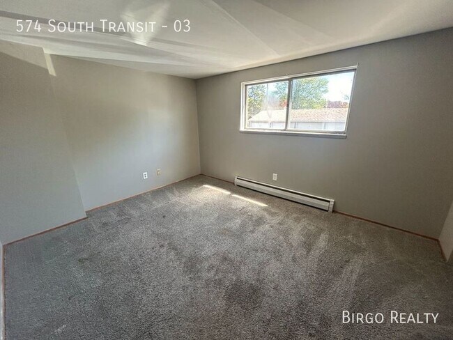 Foto del edificio - AMENITIZED 2 BD / 1 BA APARTMENT in LOCKPO...