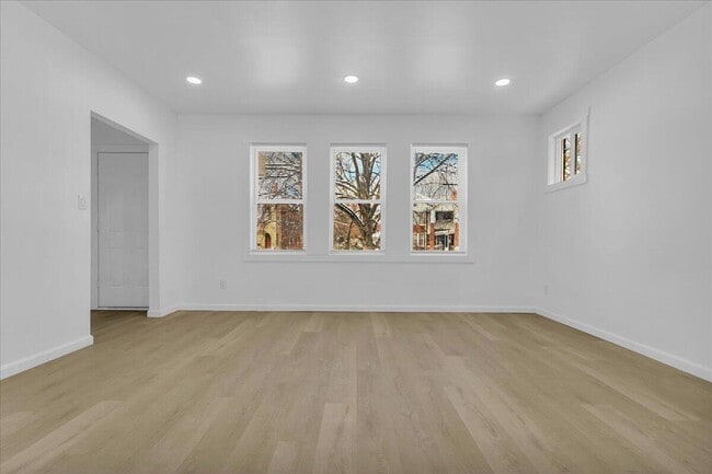 Building Photo - 2725 Leslie St