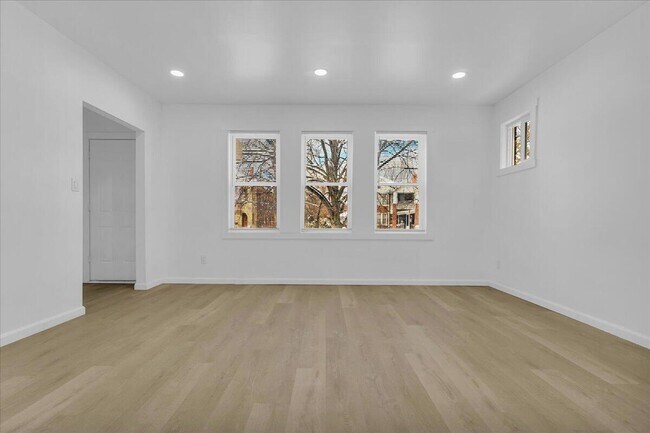 Foto del edificio - 2725 Leslie St