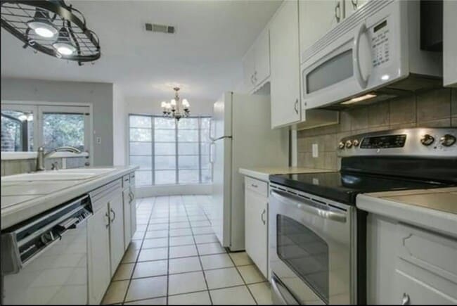 Building Photo - 1801 Sagebrush Trail