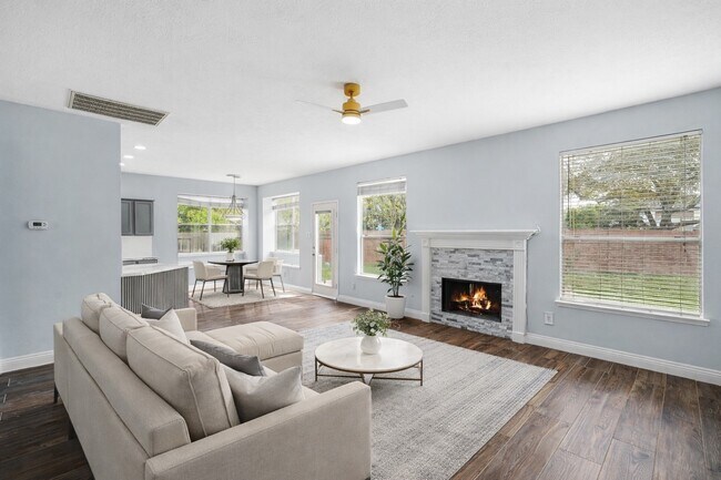 Foto del edificio - 2623 Pine Shadows Dr