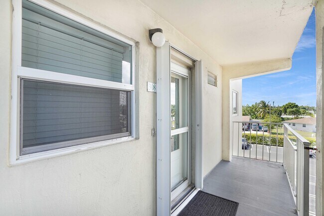 Foto del edificio - 130 NE 26th Ave